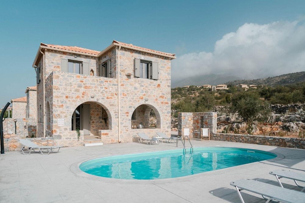 Villa Dioni Ena in Ditiki Mani -1 estrellas en Pírgos