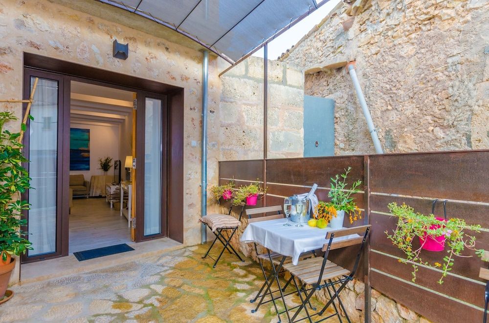 Es Reco in Costitx With 2 Bedrooms and 2 Bathrooms -1 estrelas em Costitx