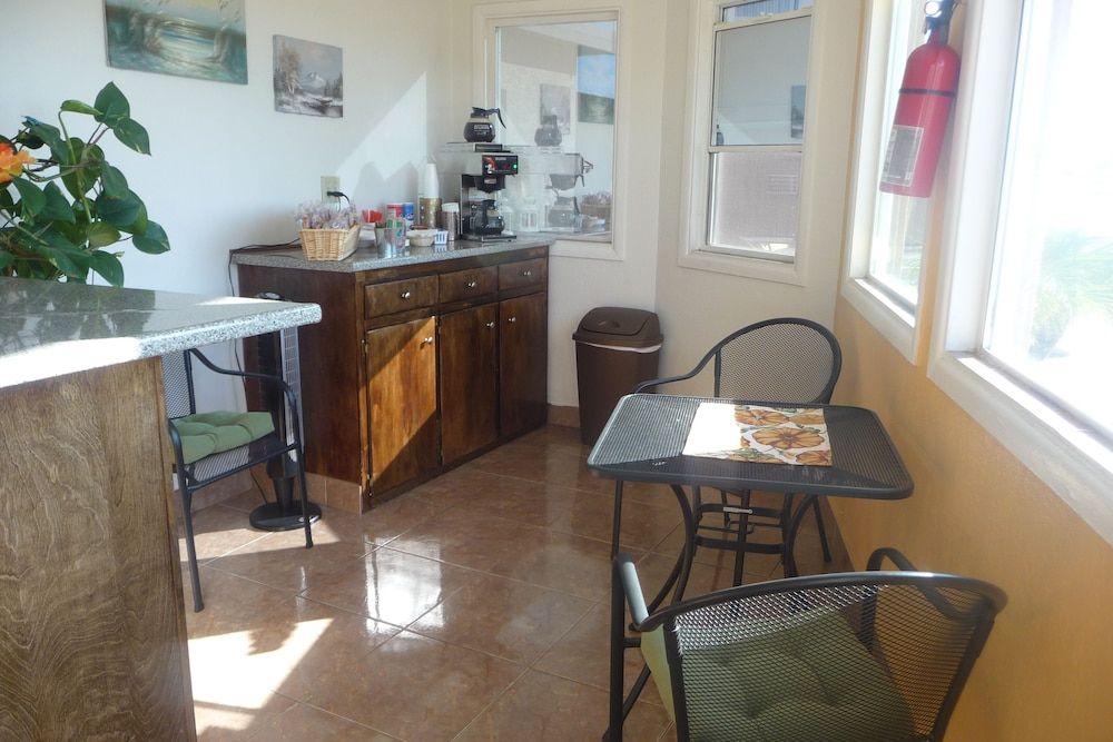 Palms Inn 2
