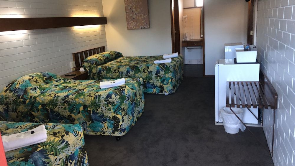 Century Motor Inn 3
