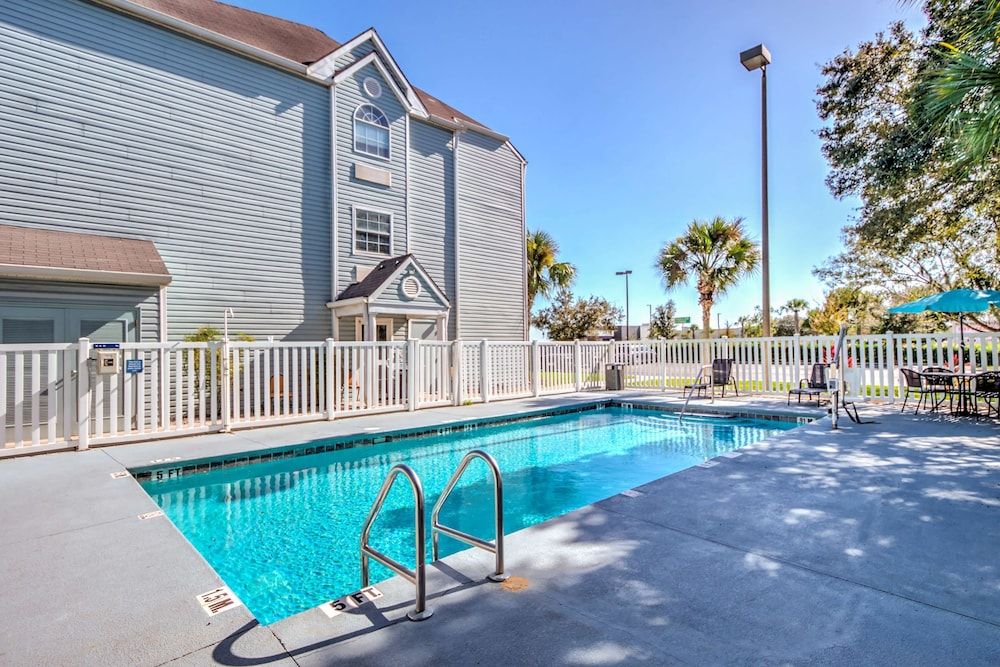 Microtel Inn & Suites by Wyndham Zephyrhills 2 estrellas en Zephyrhills