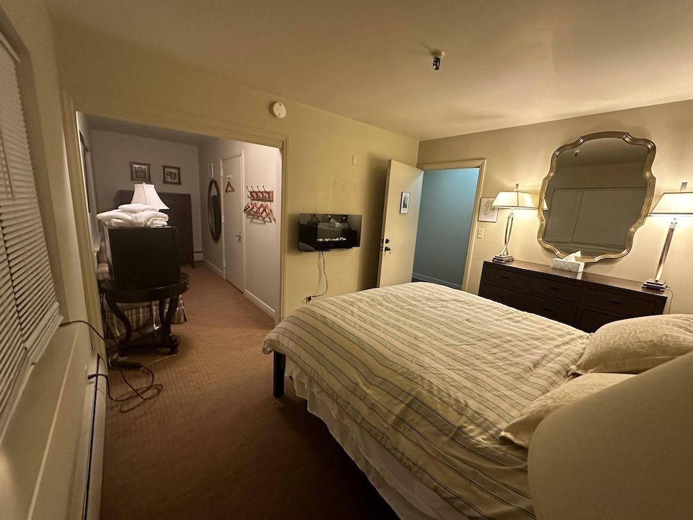 The Oaks B&B Hotel and Spiritual Center 3