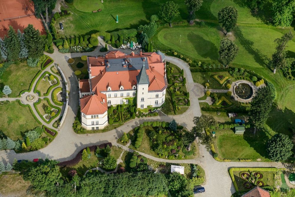 Pałac Brzezno -1 estrellas en Oborniki Śląskie