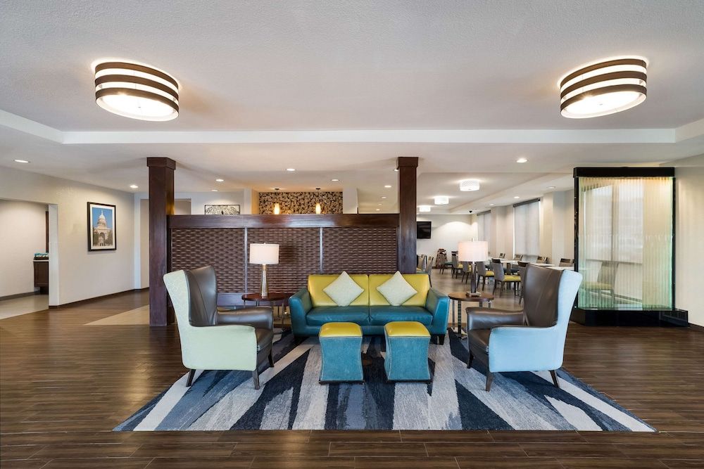 Comfort Inn & Suites Victoria North 3