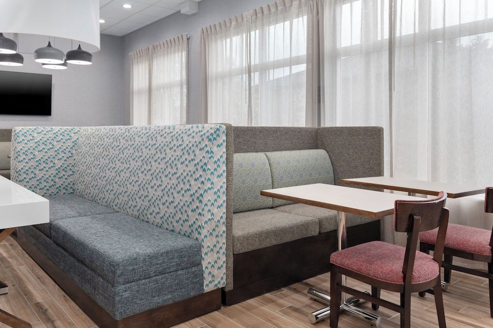Hampton Inn Saline 3