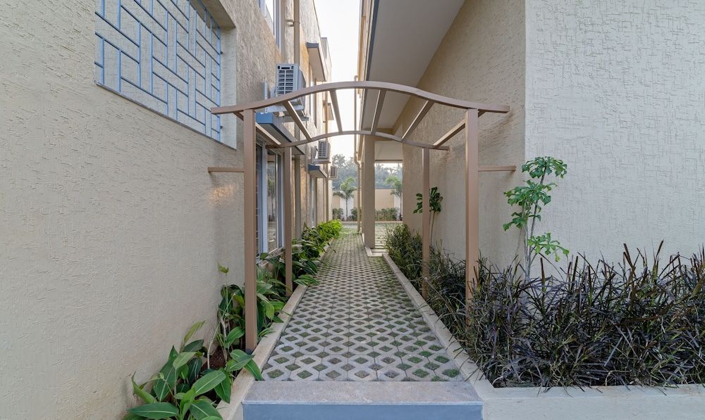Itsy Hotels Kurinji Stay Inn With Swimming Pool 2