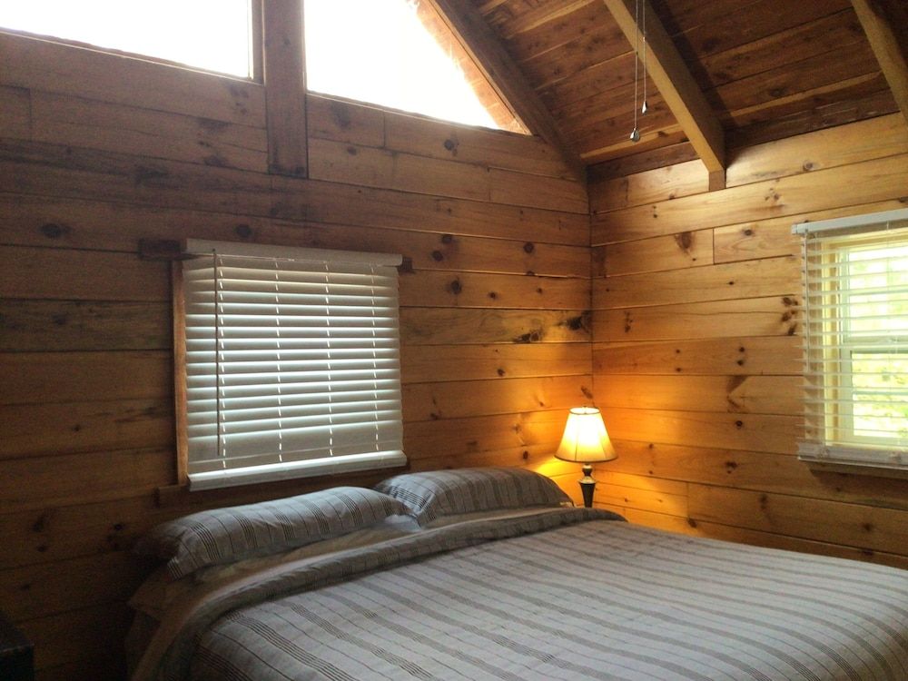 Kozy Haven Log Cabin Rentals -1 estrellas en Columbia