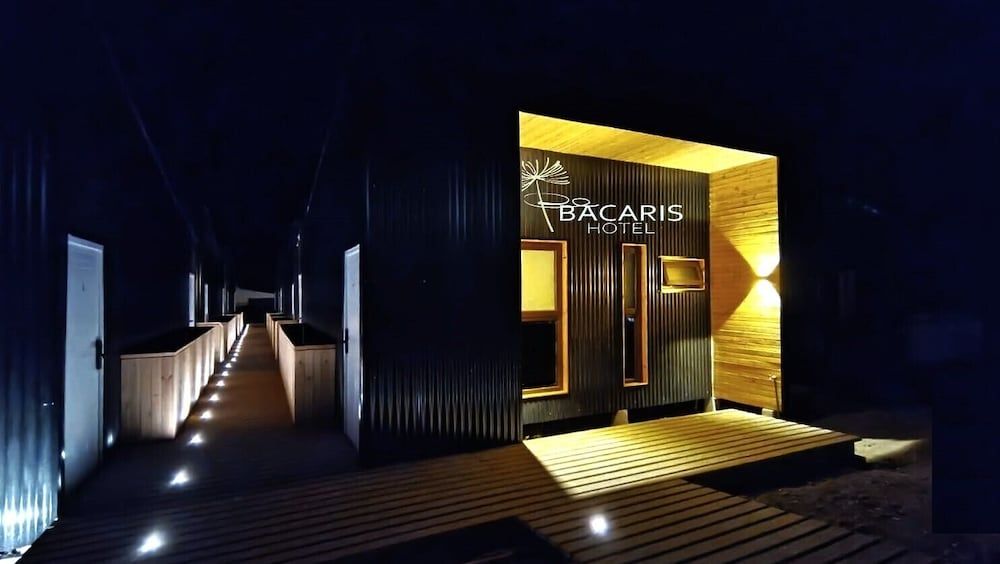 HOTEL BACARIS 3 estrellas en Puerto Tranquilo
