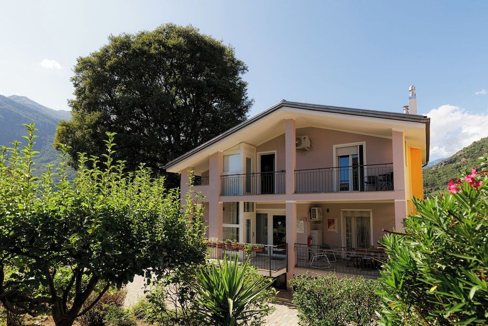 B&B L'Albero Maestro -1 estrellas en Borgofranco dʼIvrea