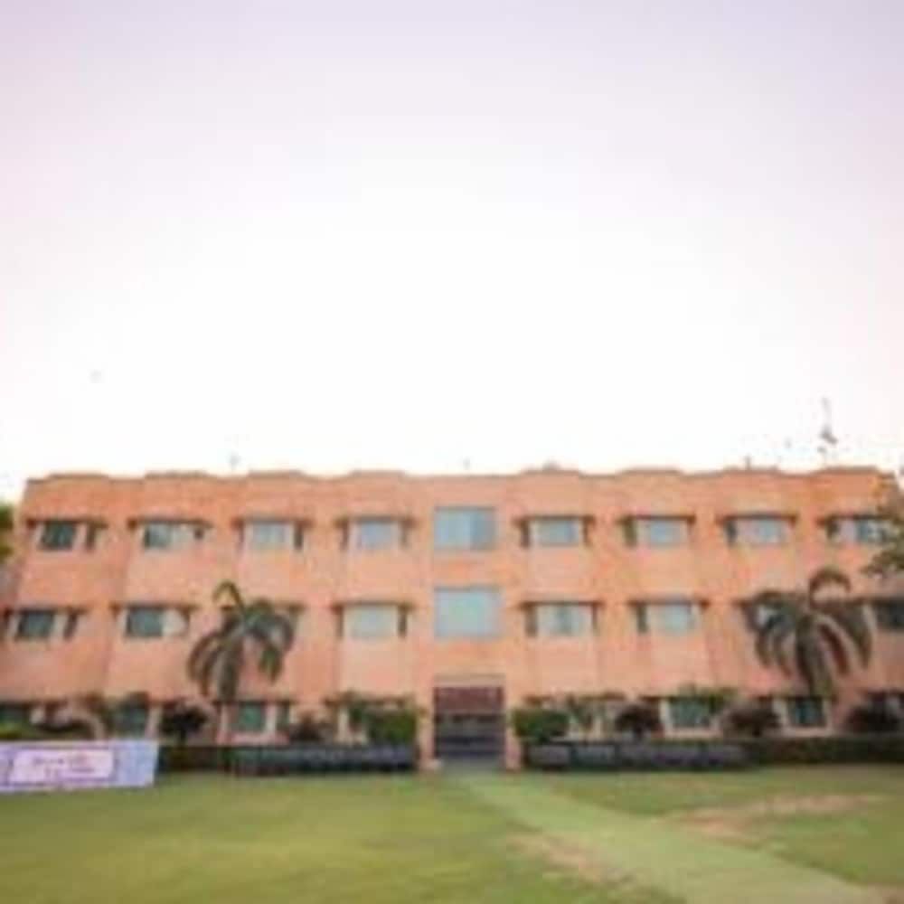 Tivoli Heritage Palace 3 estrellas en Bakāpur
