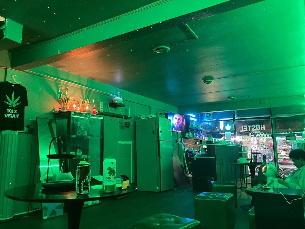 Doctor Alien Hostel 3