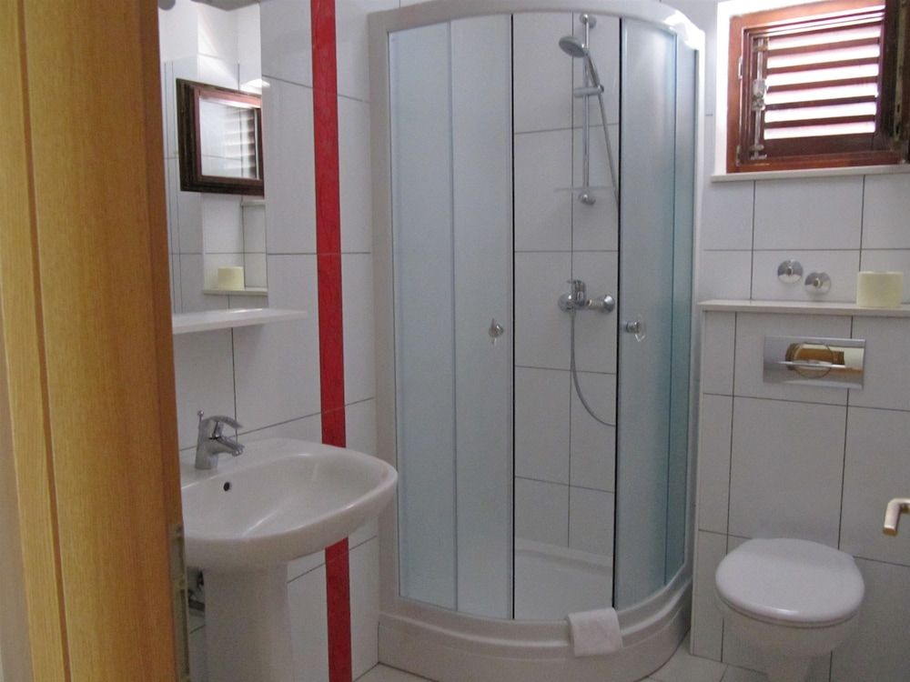 Rooms Falcon 3 estrellas en Brist