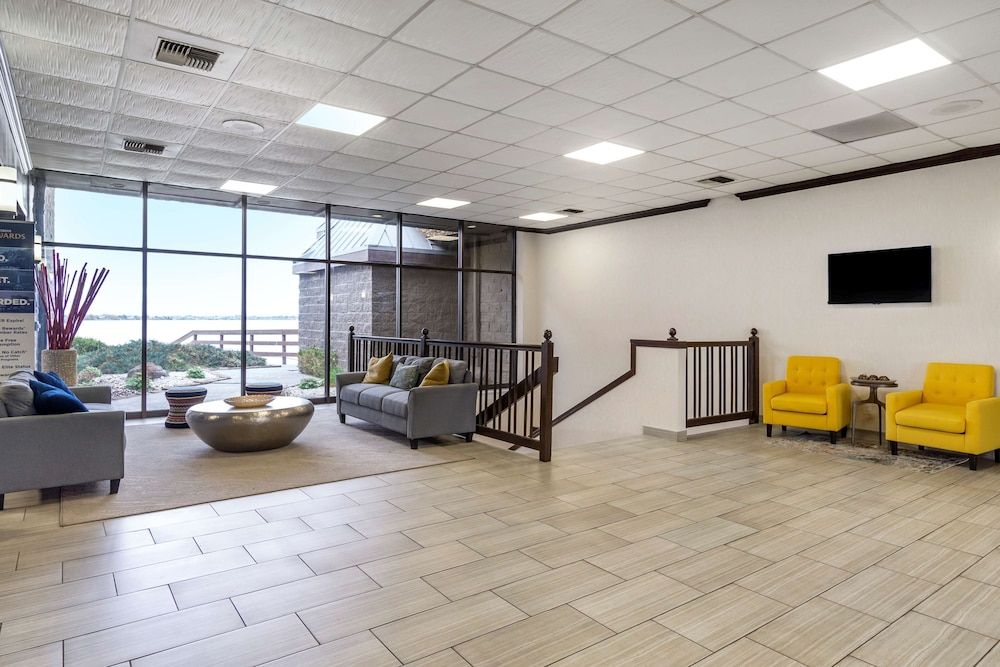 Best Western Plus Lake Front Hotel 2