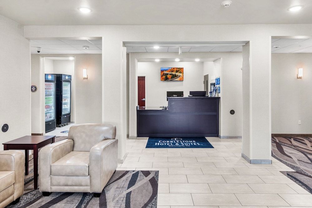Cobblestone Hotel & Suites - Denmark/Green Bay 3