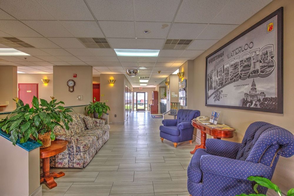 Super 8 by Wyndham Waterloo 2