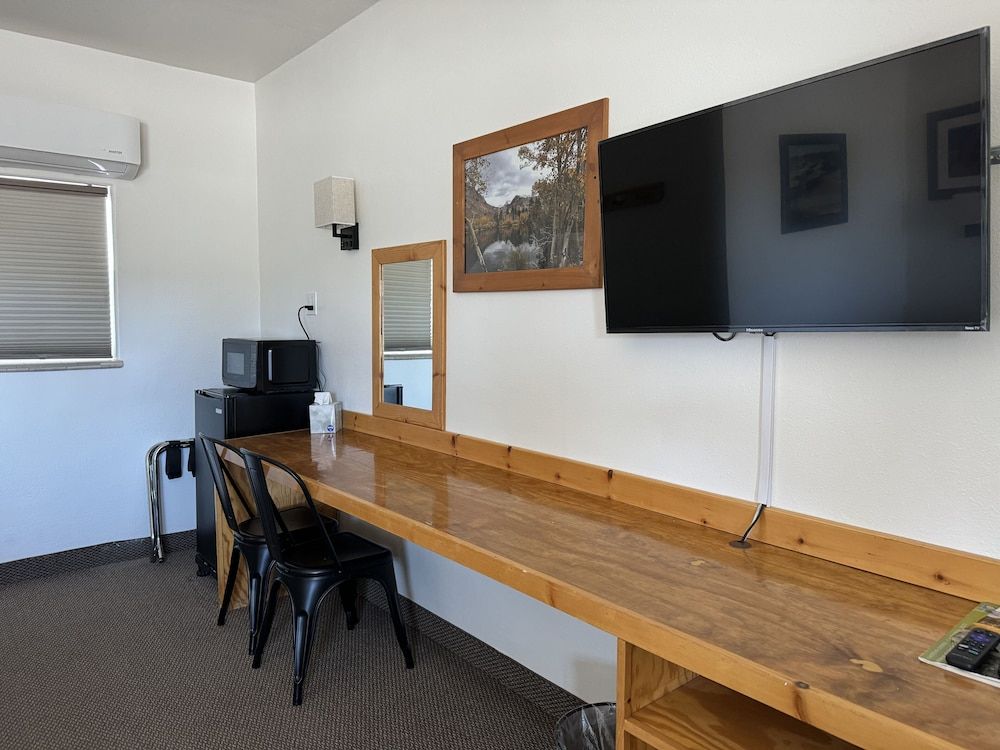 Eastern Sierra Motor lodge 2