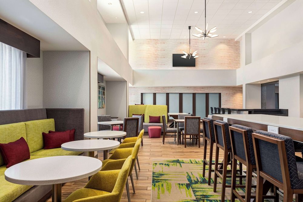 Hampton Inn & Suites Oroville 2