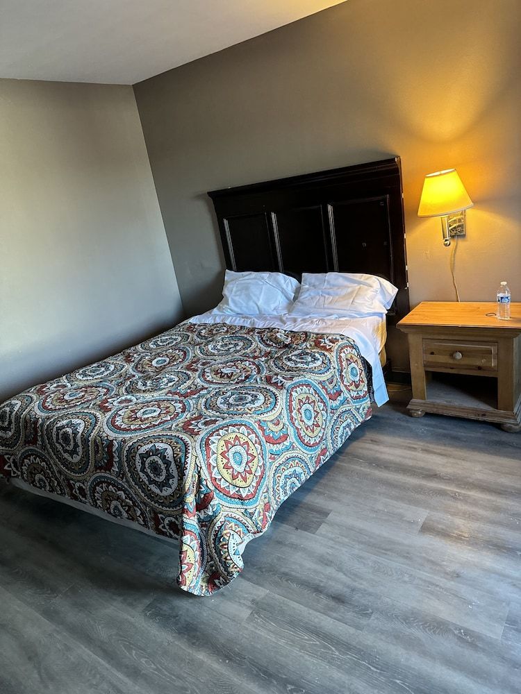 Clintonville Motel 2