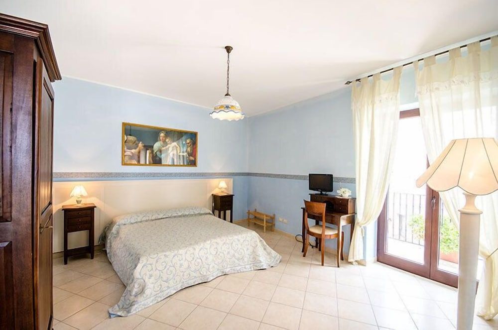 Iris Bed and Breakfast 3