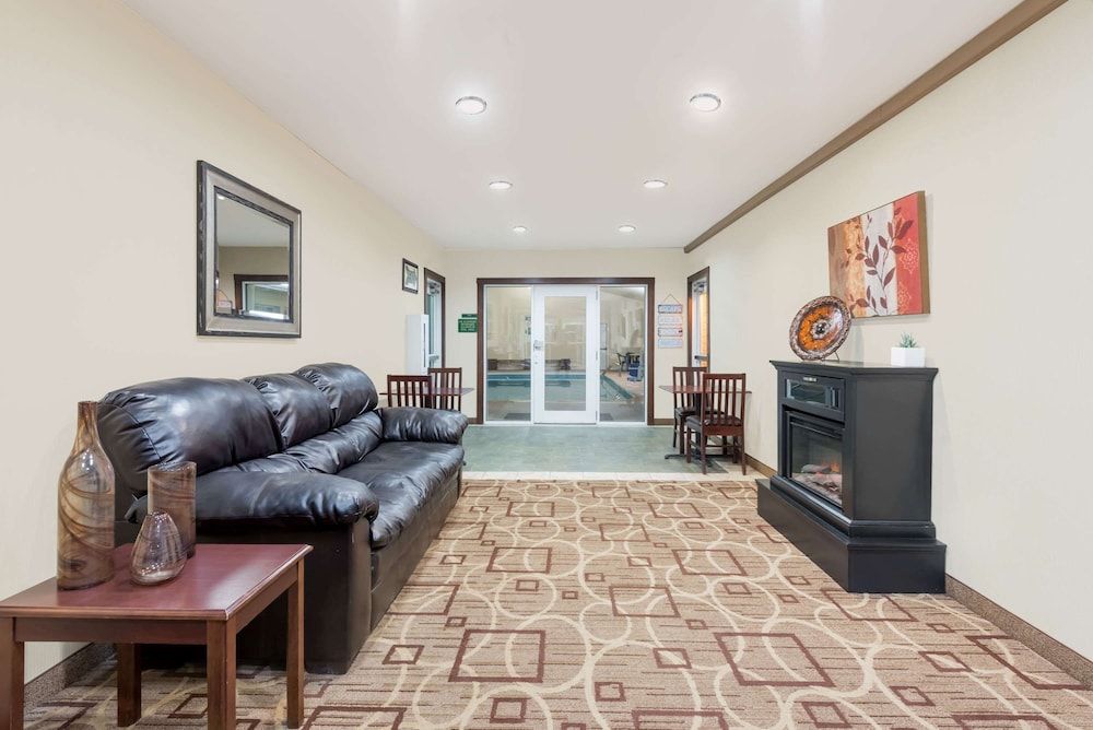 Hawthorn Extended Stay by Wyndham Seville 3