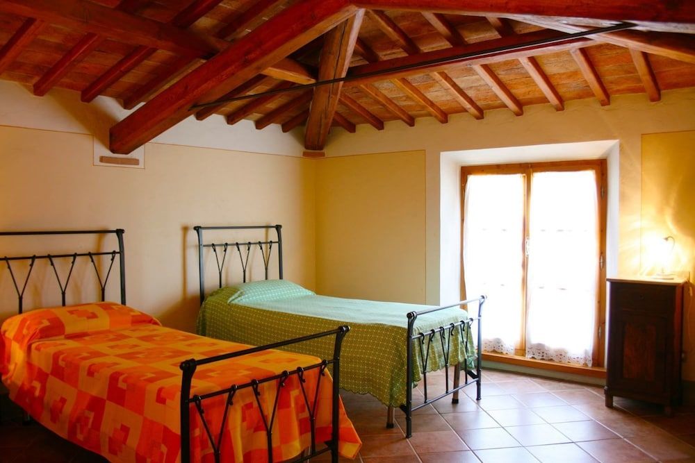 Stunning private villa for 8 guests with private pool, WIFI, TV, terrace, pets allowed and parking 2
