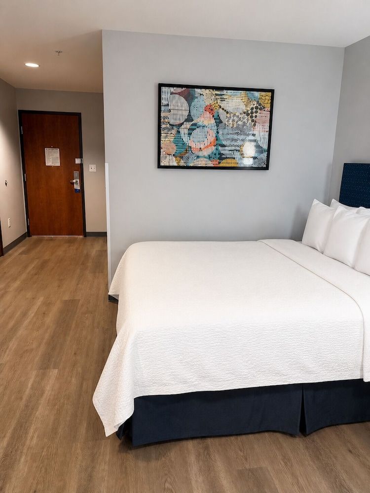 Microtel Inn & Suites By Wyndham Midland 3