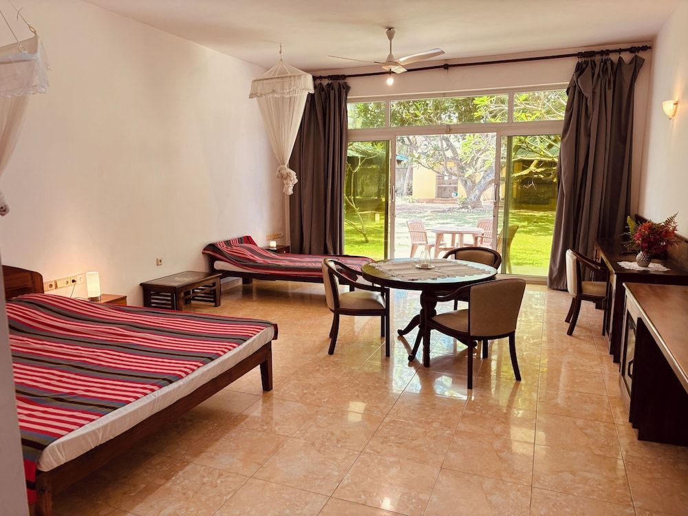 Raja Beach Hotel 3