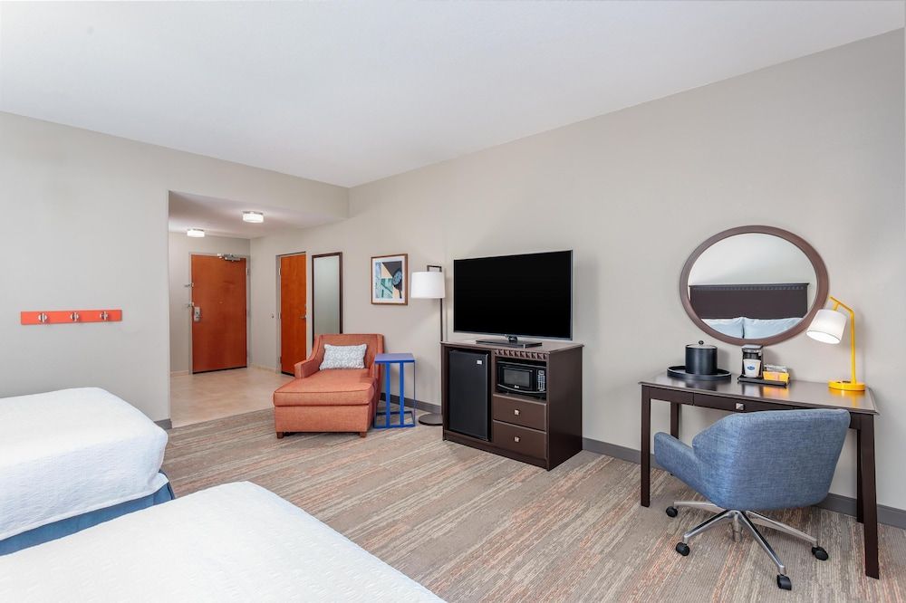Hampton Inn & Suites Parkersburg Downtown 2