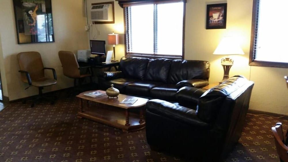 AmericInn by Wyndham Forest Lake 3