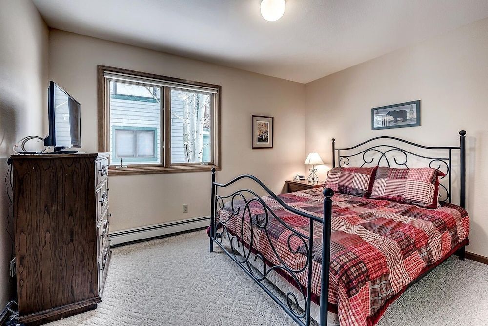 Pitkin Townhome - 704 3 Bedroom Townhouse by RedAwning 2
