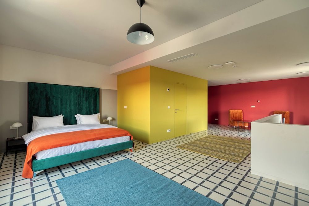 Manifest Restaurant and Hotel 3