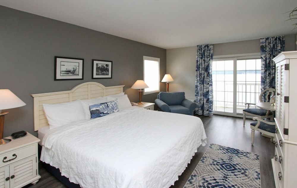 Bay Pointe Inn 3