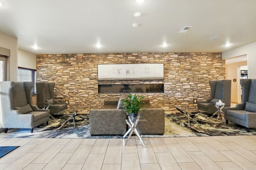 Cobblestone Hotel & Suites-RussellsPoint 3