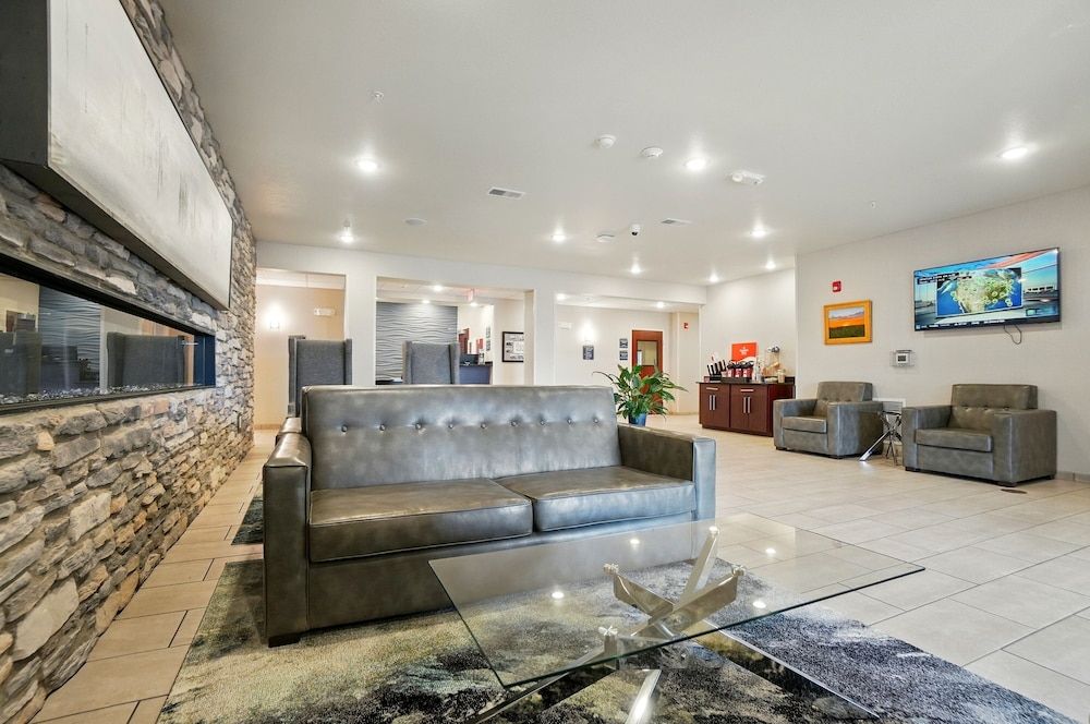 Cobblestone Hotel & Suites-RussellsPoint 2