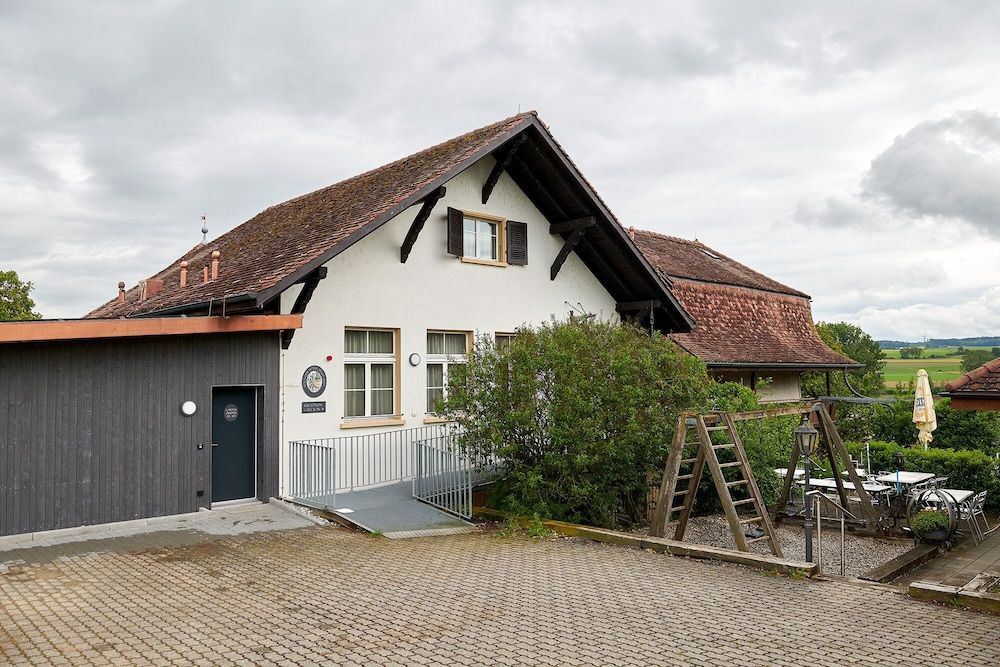 Hotel Jäger Jeuss - Murten - Self-Check-in 3 estrellas en Jeuss