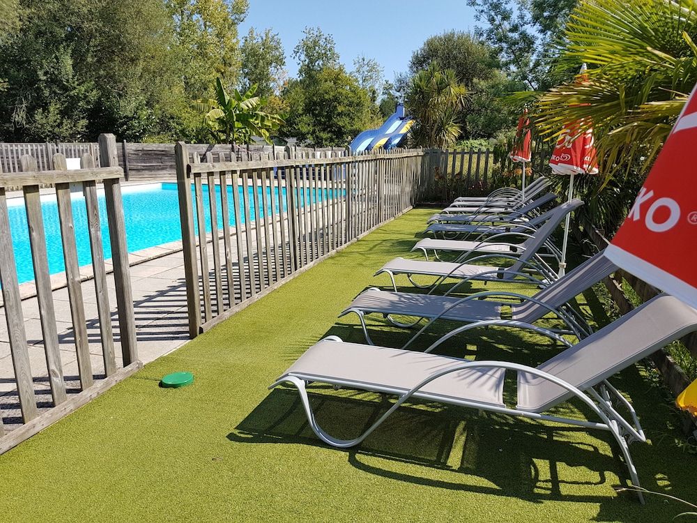 Camping la Comtesse 3 estrellas en Bélus