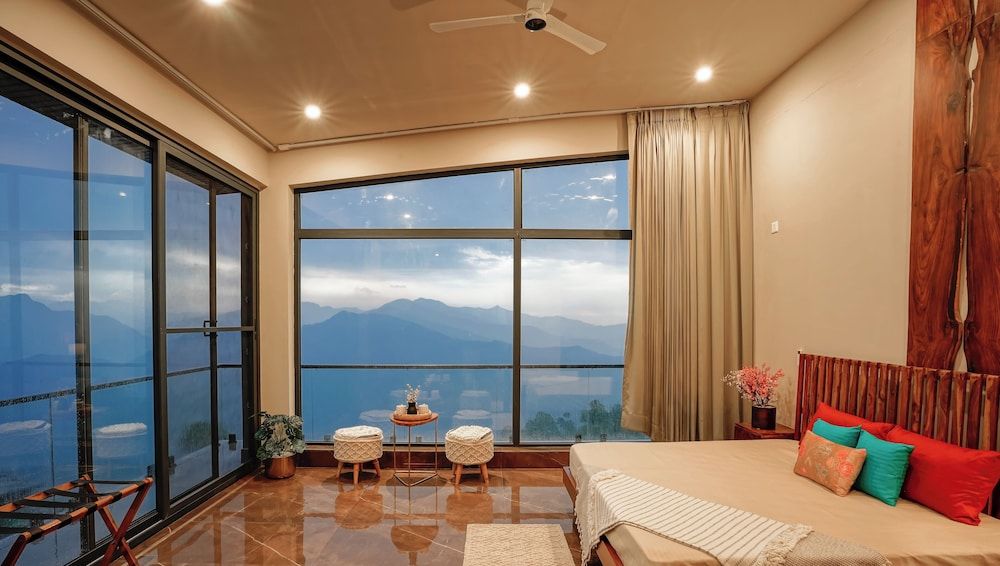 LaRiSa X Mountains & Martini Villa 3