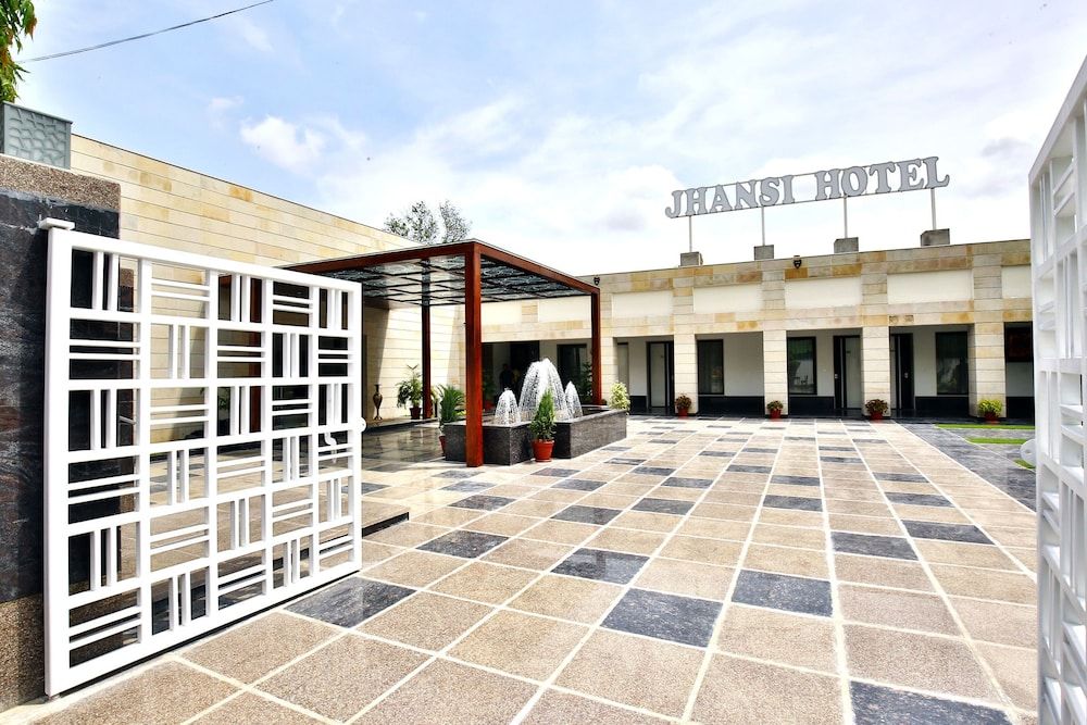 Jhansi Hotel 4 estrellas en Jhānsi