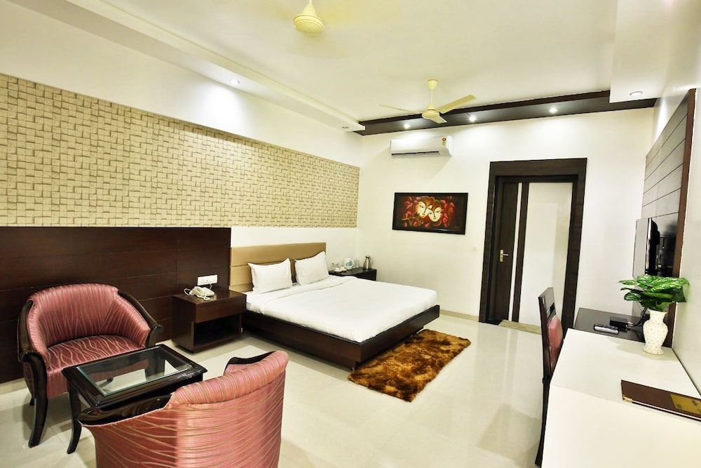 Jhansi Hotel 3