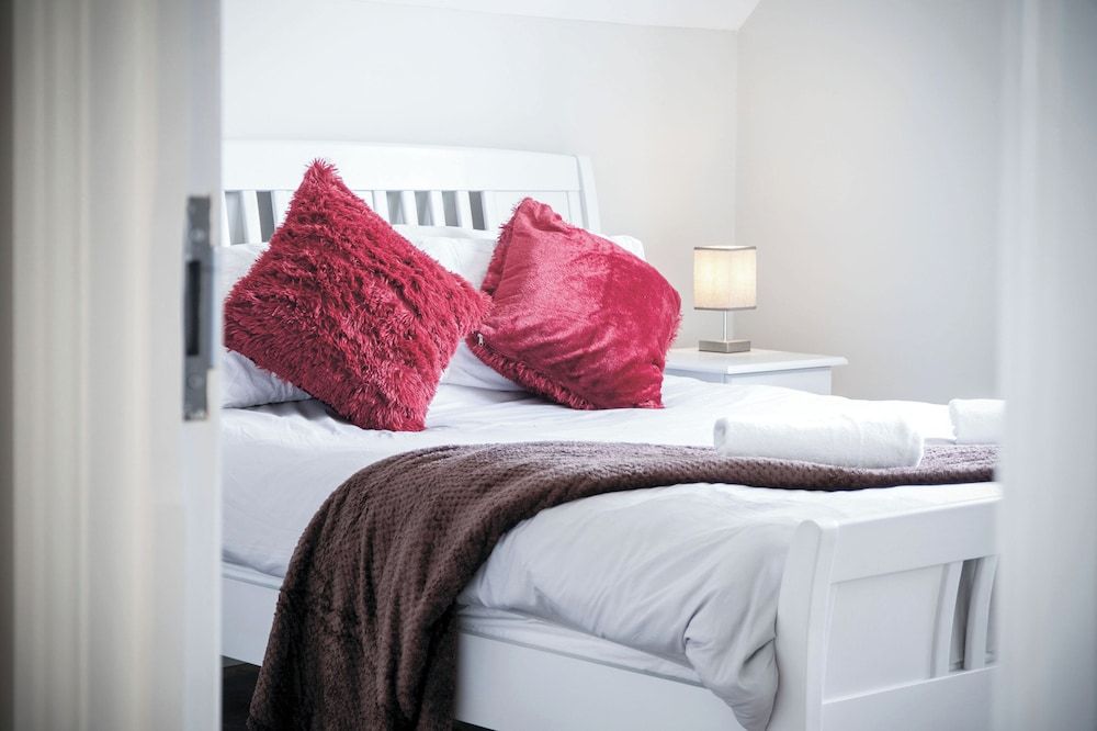Highfield - 5 Bedroom Holiday Home - Pembroke Dock 2