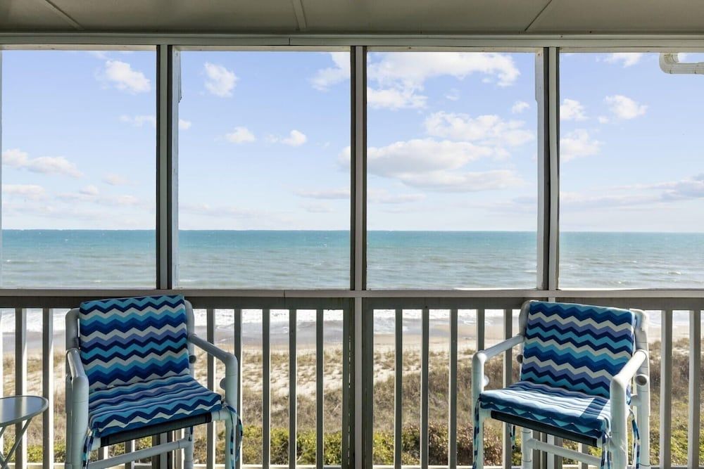 Breakers C32 2 Bedroom Condo by RedAwning -1 estrelas em Pine Knoll Shores