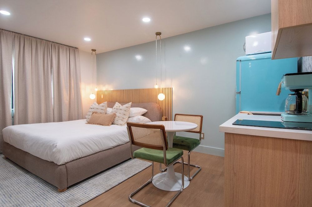 Boardwalk Hotel: Bikes, Boards & Beach Gear Included 2