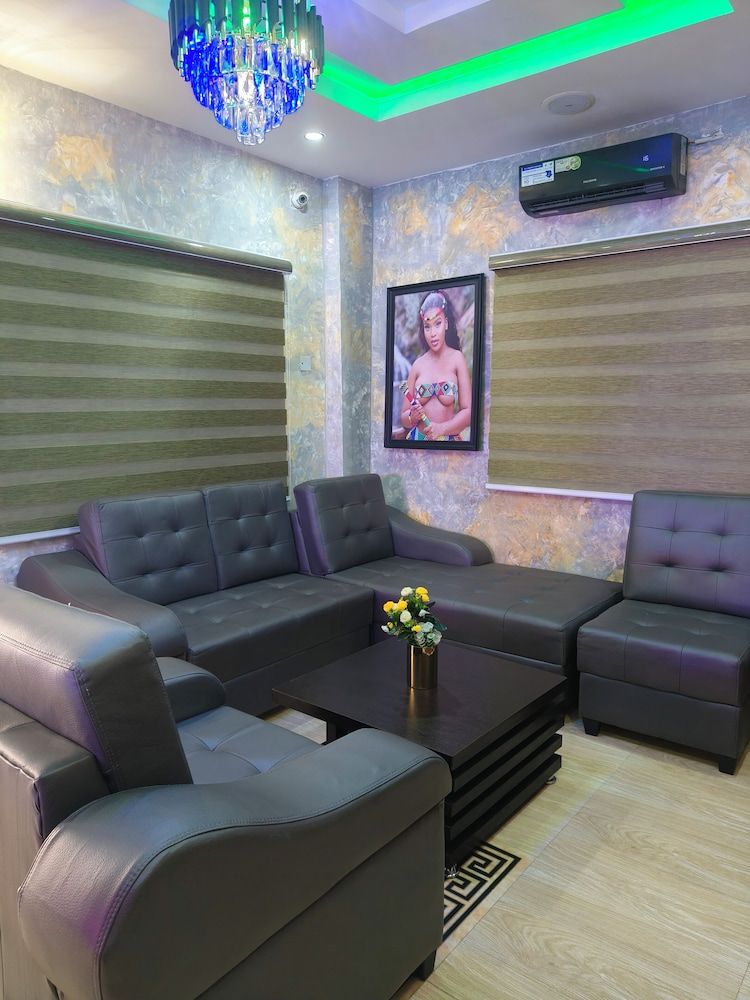 J Blitz International Hotel 3