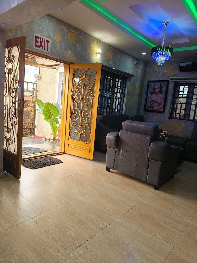 J Blitz International Hotel 2