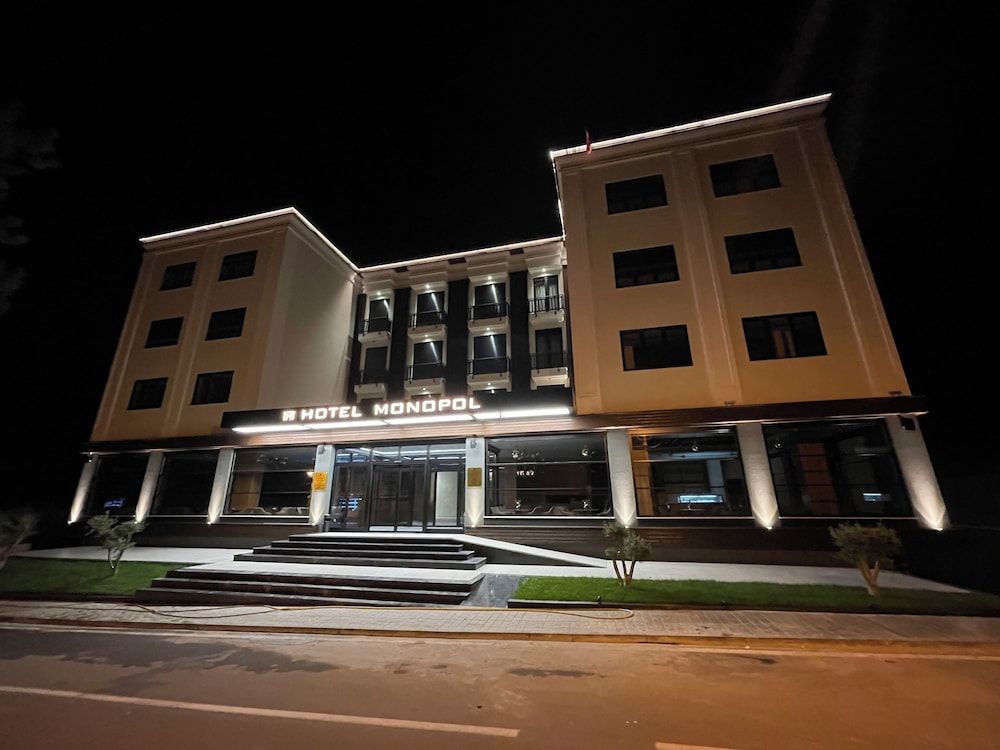 Hotel Monopol 4 estrellas en Peshkopi
