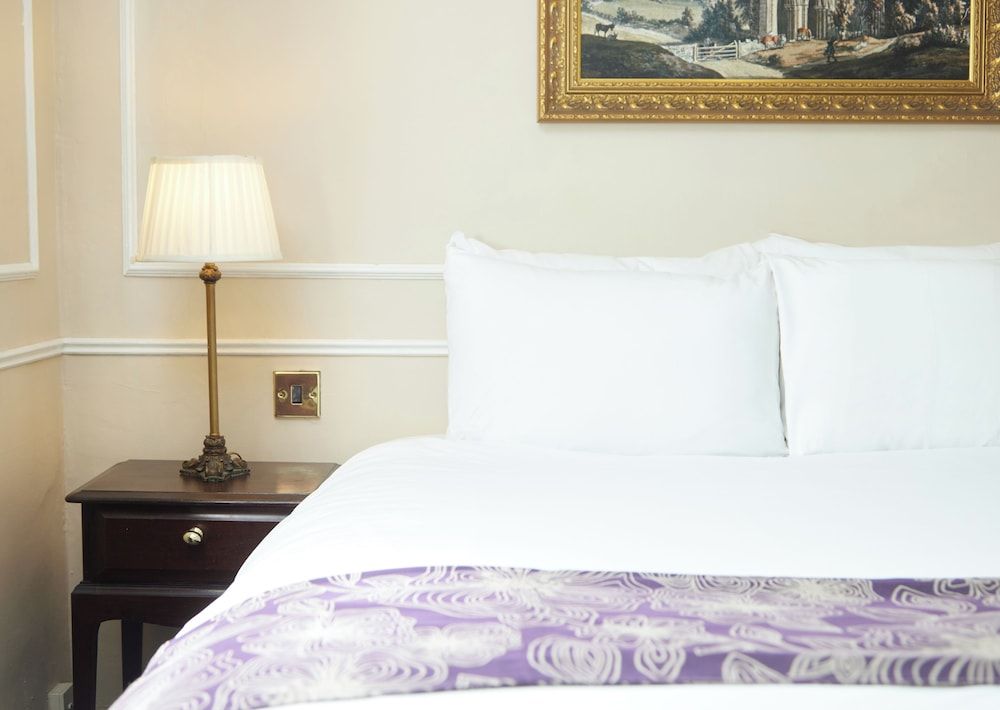 Cock Hotel Stony Stratford by Greene King Inns 3