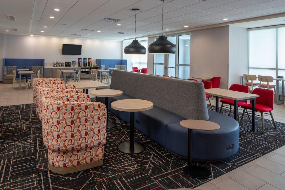Home2 Suites By Hilton West Lafayette 2