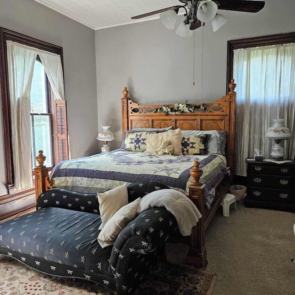 1873 Victorian Rose B & B 3