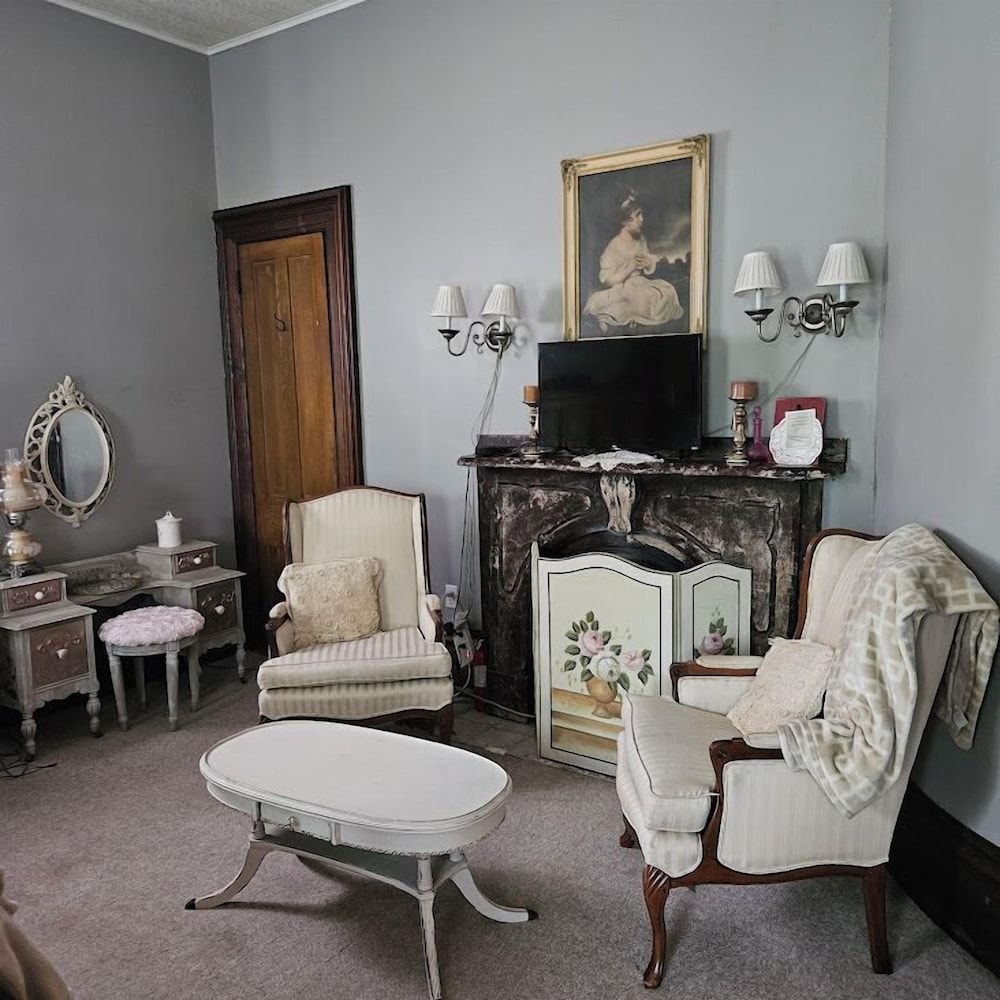 1873 Victorian Rose B & B 2