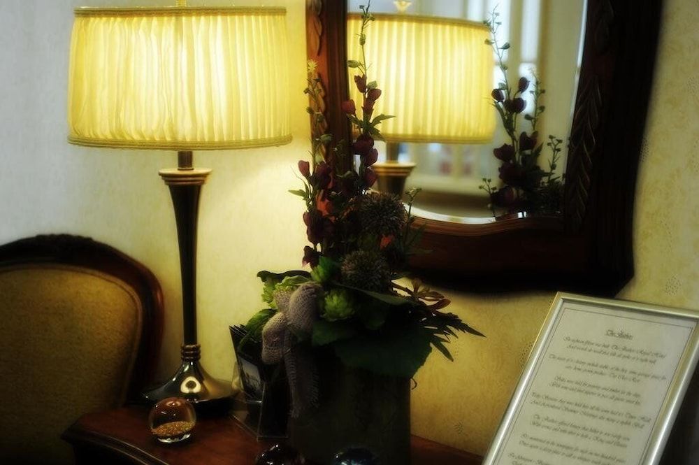 Feathers Hotel, Bar and Restaurant 2